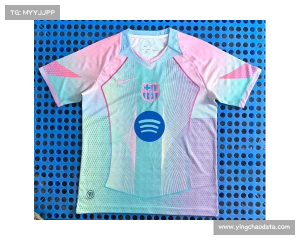 41岁卡索拉雨中登场，诺坎普掌声致敬不老传奇